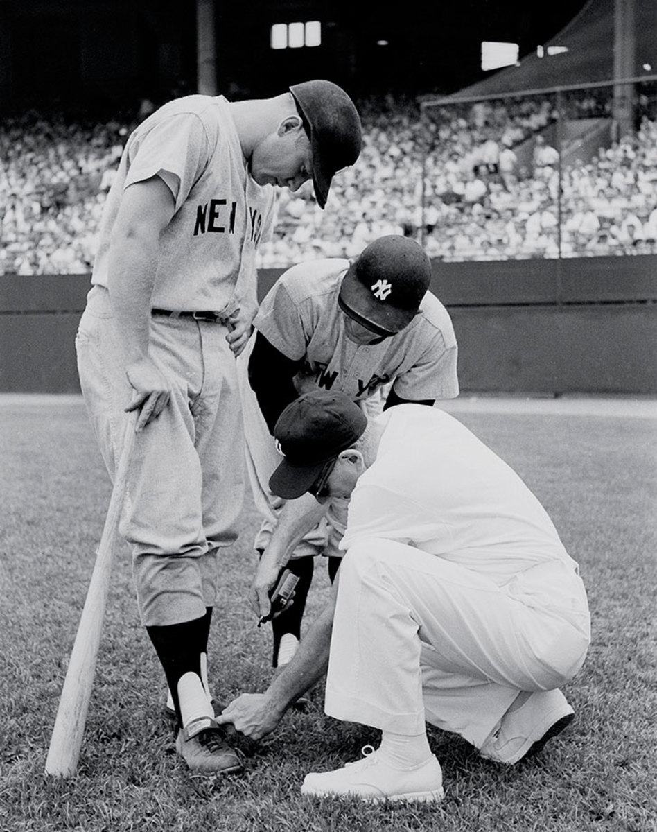 1959-0524-Mickey-Mantle--trainer-079094837.jpg